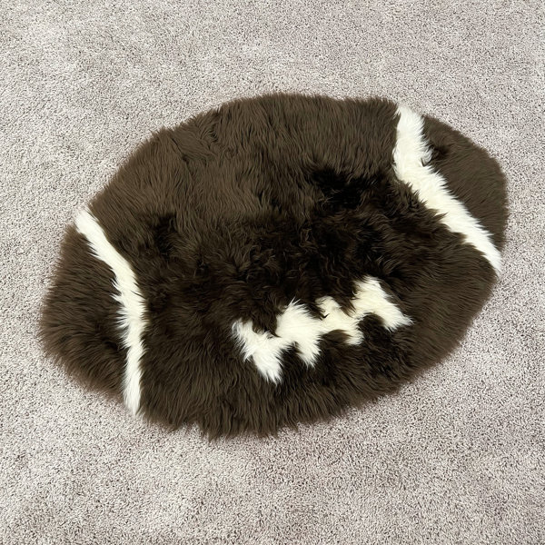 Bowron Sheepskin Oval Handmade Sheepskin 2'4" x 3'4" Area Rug in Dark